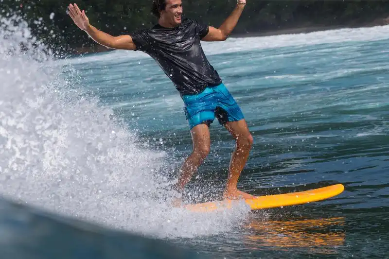 Surfing shorts decathlon on sale