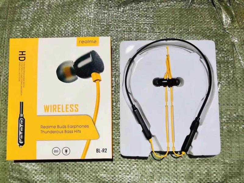 Realme buds earphones shop thunderous bass hits