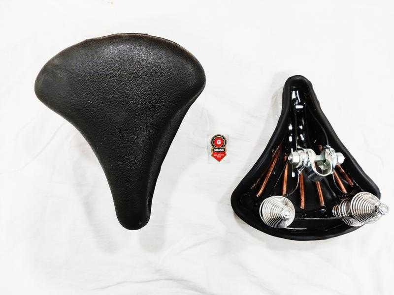 GOLD STAR INDUSTRIES Ranger Seat Cycle Seat Black Silver Set