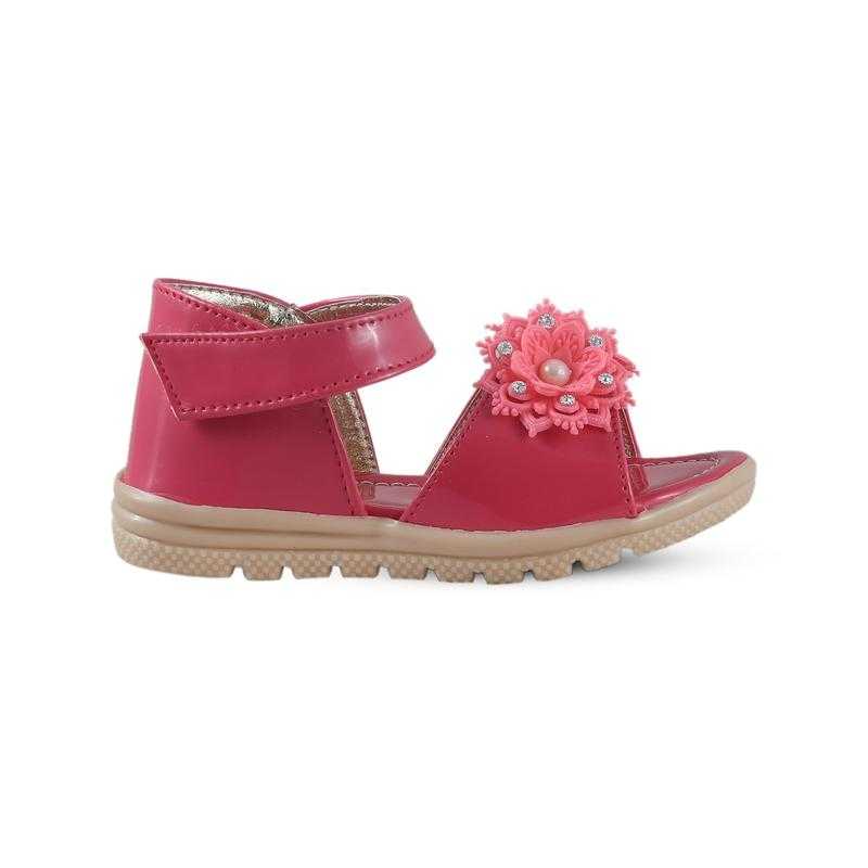 Junior sandals sales size 6