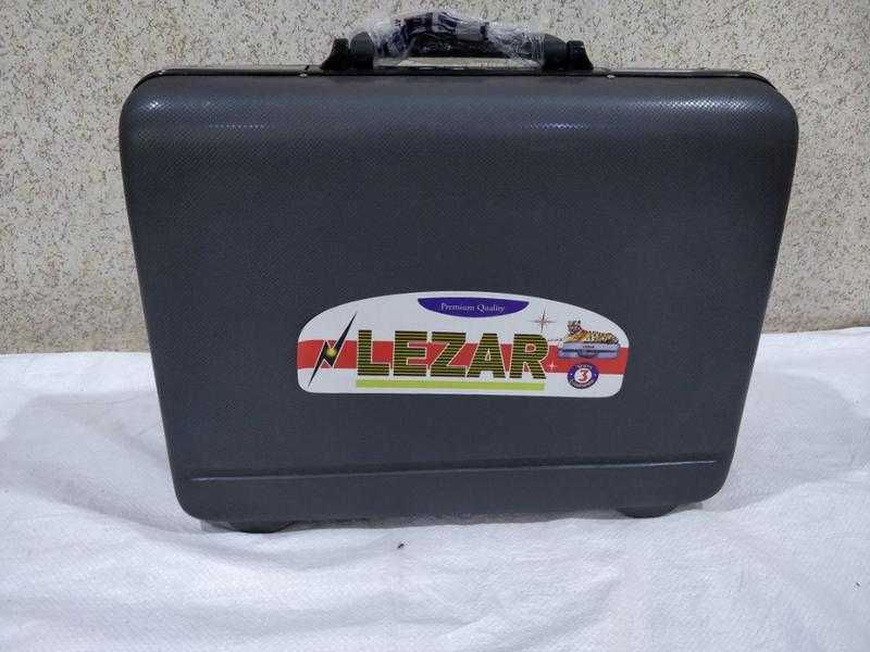 Everest Hard Body Suitcase and Trolley Bag Set of 1 Black