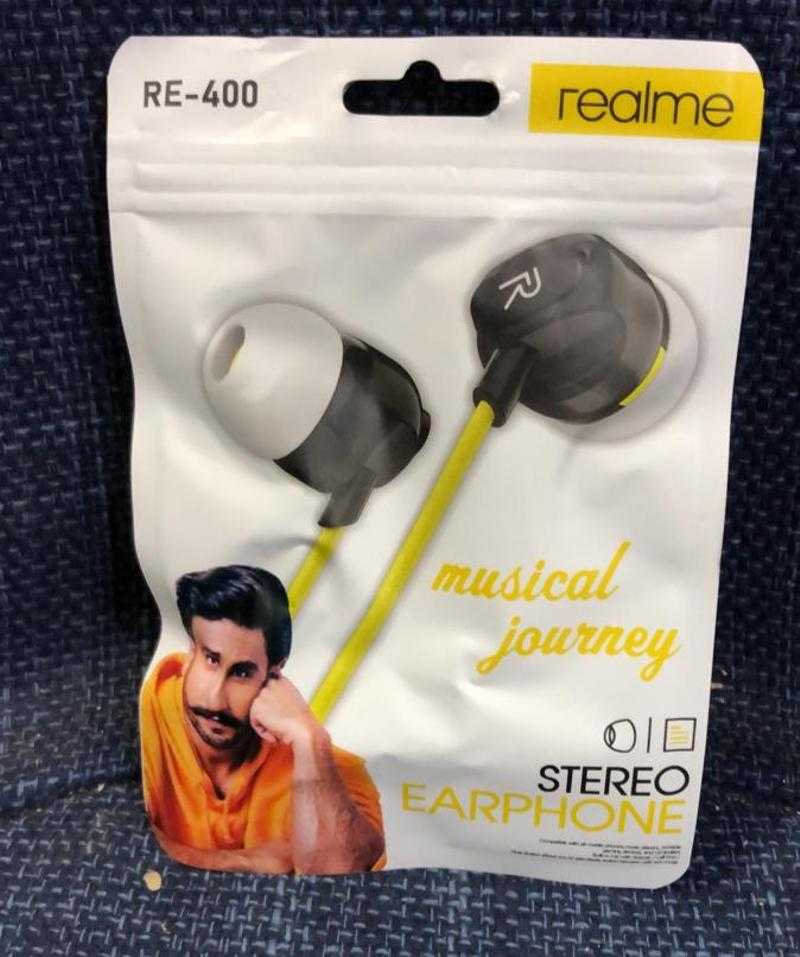 Realme RE 400 Wired In the Ear With mic Yes Black Udaan