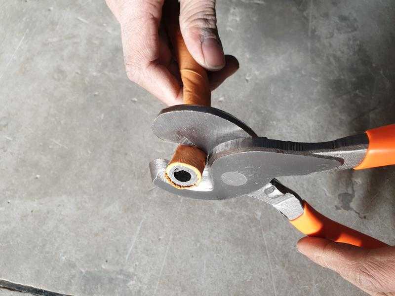 Gas pipe shop cutter